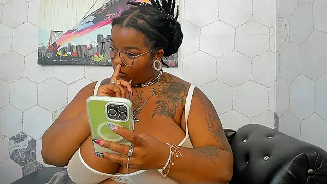 Anaa Fuentess online show from 10.13.25