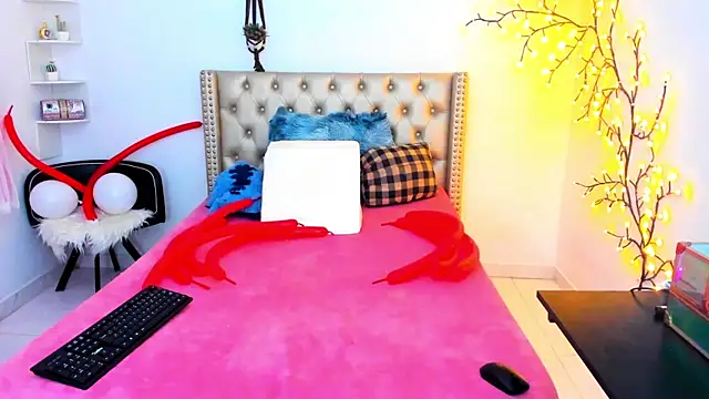 LenaStylesOA online show from 10.17.25