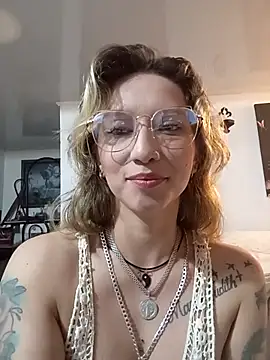 Snapshot of Licethf00x chatting on 11.14.25 Licethf00x online show from 11.14.25