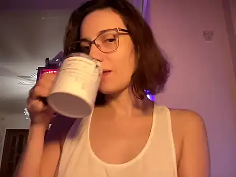 Snapshot of Tomiriss chatting on 09.11.25 Tomiriss online show from 09.11.25