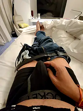 Snapshot of LoveGuruRA chatting on 09.08.25 LoveGuruRA online show from 09.08.25