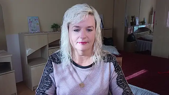 Snapshot of Vina_Vision chatting on 10.09.25 Vina Vision online show from 10.09.25