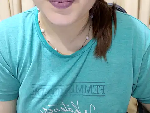 Snapshot of sizzling_alice chatting on 09.22.25 sizzling alice online show from 09.22.25