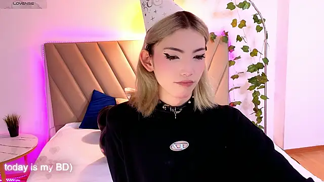 Snapshot of star_madison chatting on 07.19.26 star madison online show from 07.19.26
