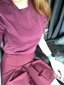 Snapshot of valori chatting on 11.22.25 valori online show from 11.22.25