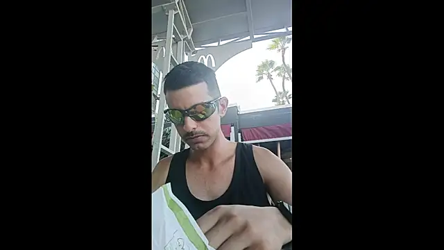 Greek crazy couple online show from 10.29.25