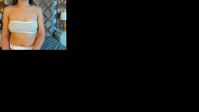 Snapshot of AnnieVegga chatting on 09.24.25 AnnieVegga online show from 09.24.25