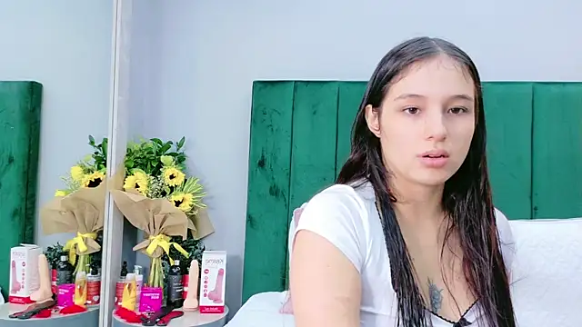 Ashley Evans22 online show from 02.17.26