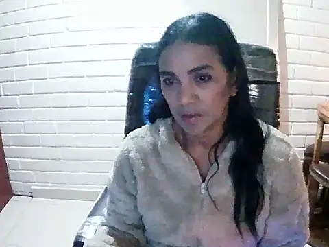 MiiaVelasquez online show from 10.15.25