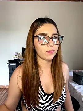 CoraVibes online show from 09.22.25