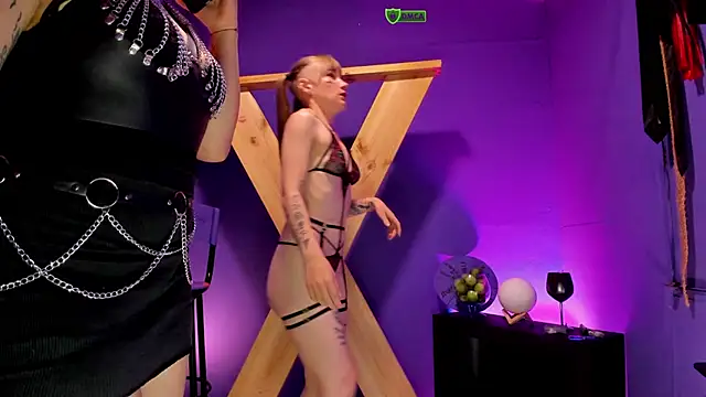 Snapshot of Greciaa_Romaa chatting on 11.28.25 Greciaa Romaa online show from 11.28.25