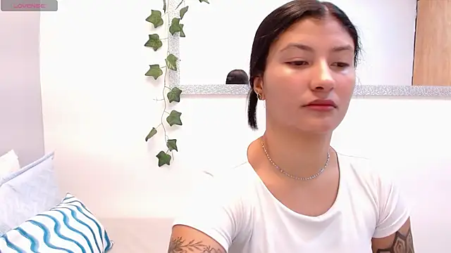 Snapshot of louis_k chatting on 04.29.26 louis k online show from 04.29.26