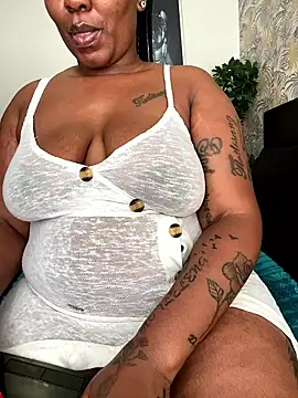 Snapshot of fatpussydallx chatting on 05.29.26 fatpussydallx online show from 05.29.26