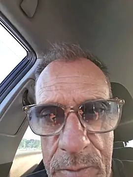 Snapshot of Nikolis77 chatting on 04.29.26 Nikolis77 online show from 04.29.26