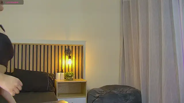 emma morales  online show from 11.24.25