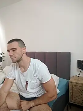 Snapshot of BrokenToPieces chatting on 09.16.25 BrokenToPieces online show from 09.16.25