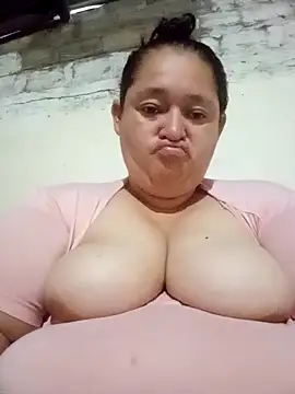 Snapshot of Sexyy-BBW chatting on 10.21.25 Sexyy-BBW online show from 10.21.25