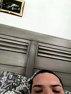 Snapshot of YadielPublic chatting on 09.20.25 YadielPublic online show from 09.20.25