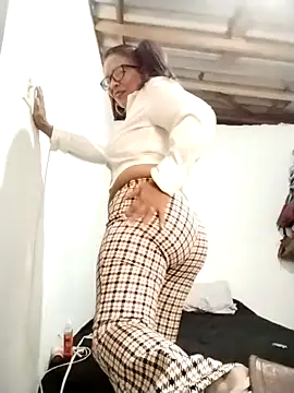 Snapshot of Africa_moont chatting on 09.17.25 Africa moont online show from 09.17.25