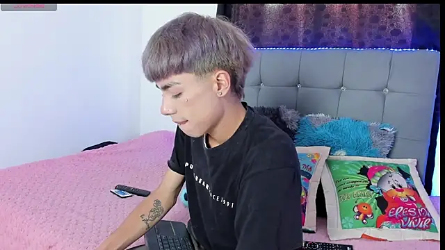 Snapshot of Playboy_Andersex chatting on 10.20.25 Playboy Andersex online show from 10.20.25