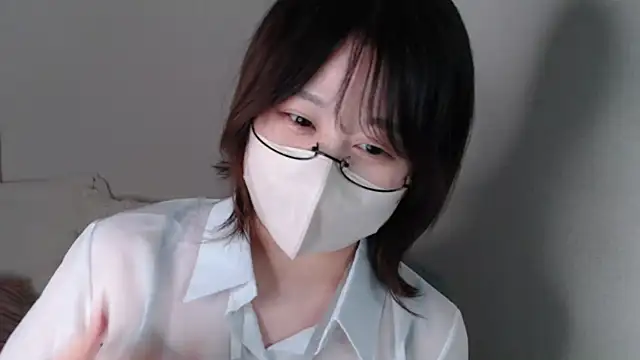Snapshot of mi__san chatting on 10.03.25 mi  san online show from 10.03.25