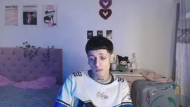 Snapshot of 2cyboy_ chatting on 09.15.25 2cyboy online show from 09.15.25