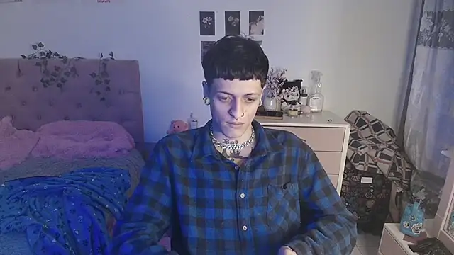 Snapshot of 2cyboy_ chatting on 09.19.25 2cyboy online show from 09.19.25