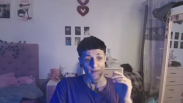 Snapshot of 2cyboy_ chatting on 09.22.25 2cyboy online show from 09.22.25