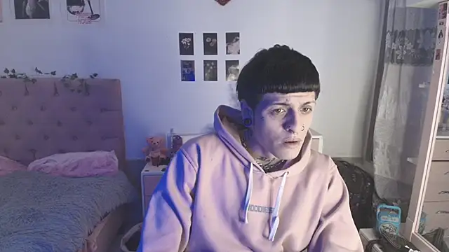 Snapshot of 2cyboy_ chatting on 10.14.25 2cyboy online show from 10.14.25