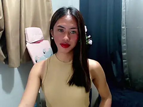 Snapshot of secretmiller_ chatting on 11.24.25 secretmiller online show from 11.24.25