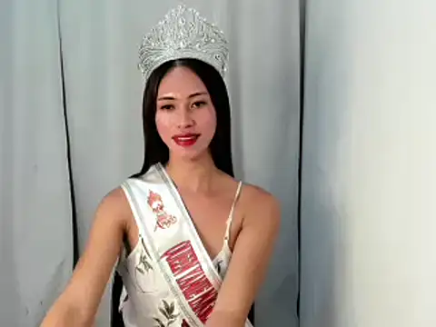 Snapshot of secretmiller_ chatting on 12.20.25 secretmiller online show from 12.20.25