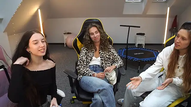 Snapshot of _Lili_054 chatting on 09.19.25  Lili 054 online show from 09.19.25