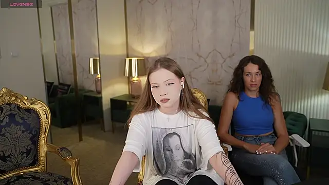 Snapshot of Ella_054 chatting on 09.19.25 Ella 054 online show from 09.19.25