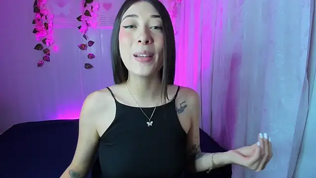 Snapshot of lia__harry chatting on 11.30.25 lia harry online show from 11.30.25