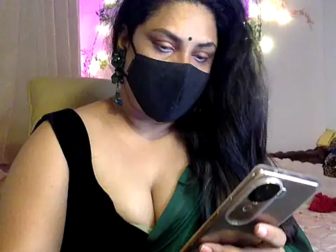 Snapshot of Indian_queen007 chatting on 05.27.26 Indian queen007 online show from 05.27.26