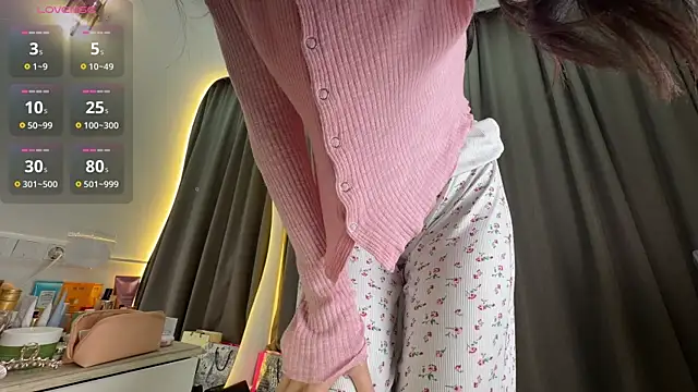 Snapshot of liuli_flower chatting on 05.17.26 liuli flower online show from 05.17.26