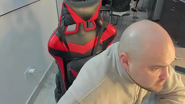 Snapshot of ElianCrow chatting on 11.28.25 ElianCrow online show from 11.28.25