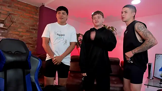 Snapshot of Handsomeboyss19 chatting on 11.07.25 Handsomeboyss19 online show from 11.07.25