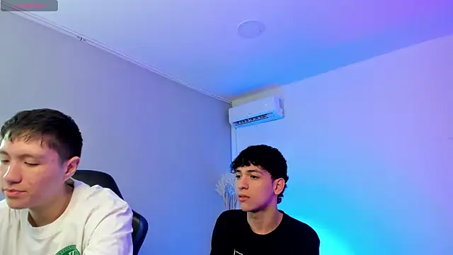 Snapshot of Handsomeboyss19 chatting on 05.15.26 Handsomeboyss19 online show from 05.15.26