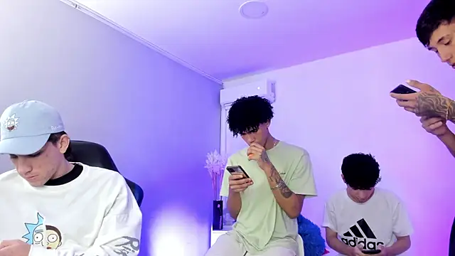 Snapshot of Handsomeboyss19 chatting on 06.04.26 Handsomeboyss19 online show from 06.04.26