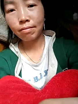 Snapshot of hera-00 chatting on 09.29.25 hera-00 online show from 09.29.25