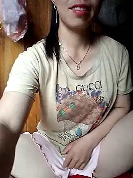 Snapshot of hera-00 chatting on 10.08.25 hera-00 online show from 10.08.25