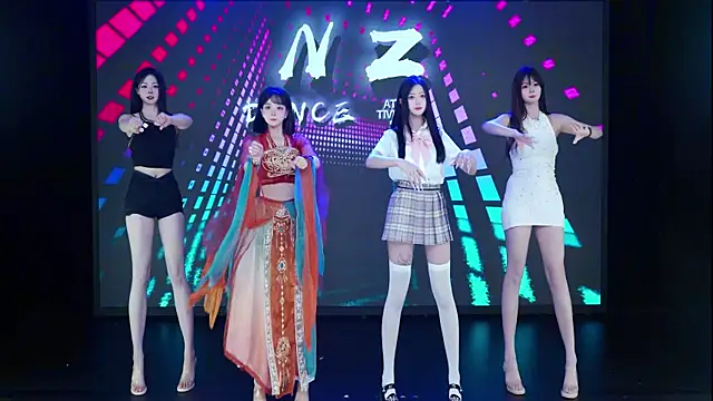 Snapshot of Neza-002 chatting on 04.07.26 Neza-002 online show from 04.07.26