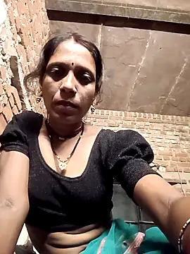 Snapshot of Xx_pooja chatting on 09.28.25 Xx pooja online show from 09.28.25