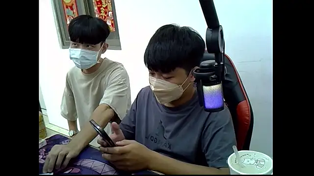 Snapshot of zhu000000 chatting on 10.14.25 zhu000000 online show from 10.14.25