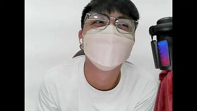 Snapshot of zhu000000 chatting on 10.30.25 zhu000000 online show from 10.30.25