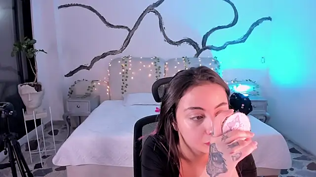 SarahCastro1  online show from 09.16.25