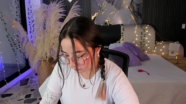 SarahCastro1  online show from 02.15.26