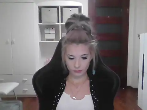 KristineGlow online show from 10.09.25