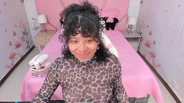 SafiroAgataaa online show from 11.18.25